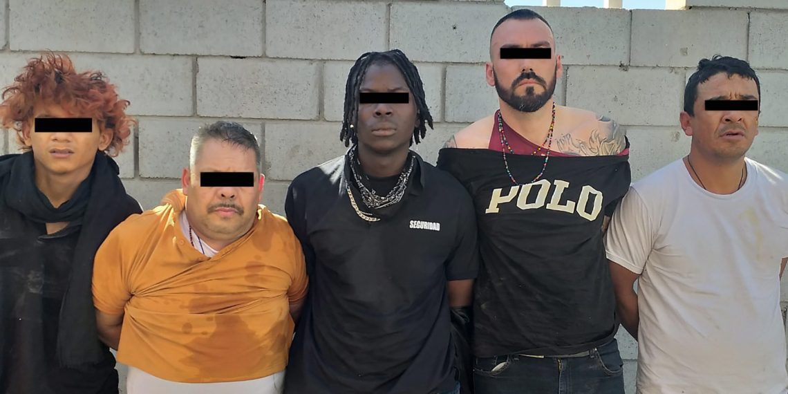 Rescatan en SLRC a 113 migrantes y detienen a cinco sujetos