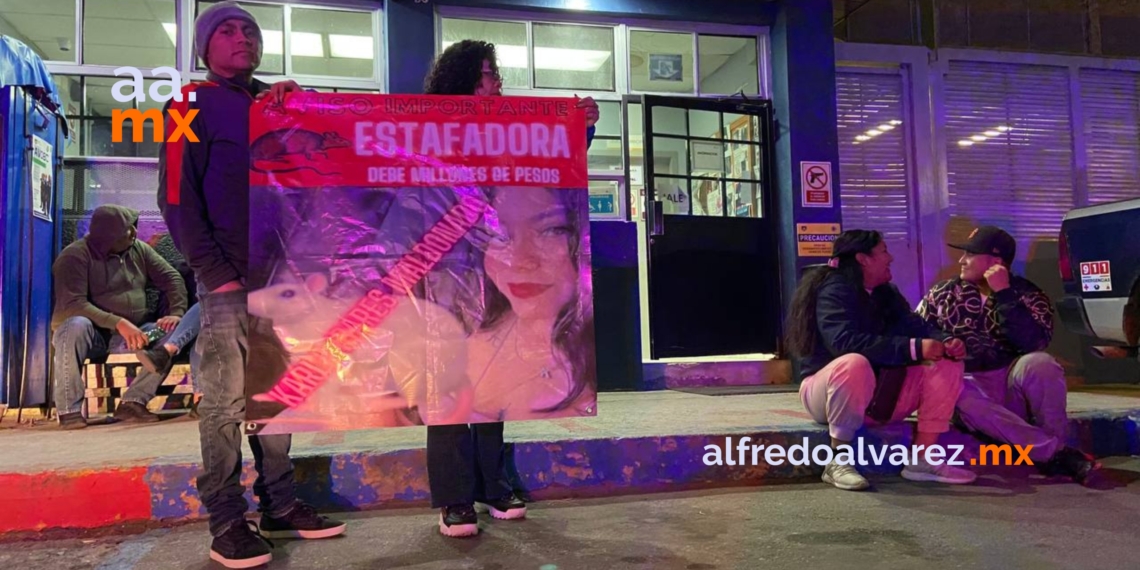 Decenas de personas se manifiestan por mujer que les hizo fraude por miles de pesos