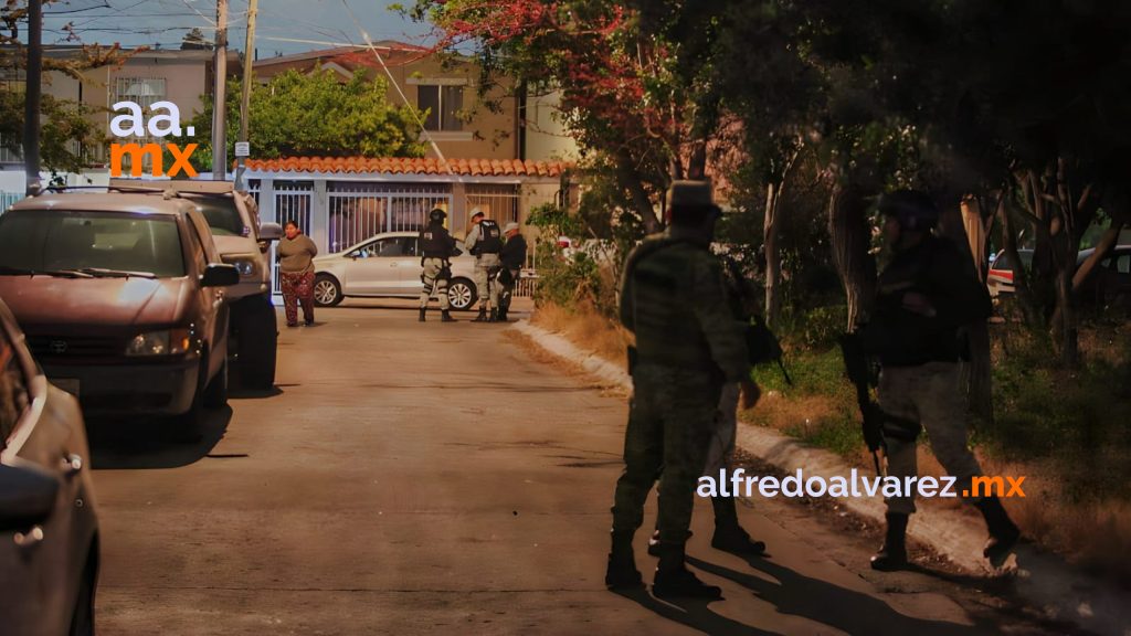 Hombre fue asesinado de seis balazos, quedó en la banqueta