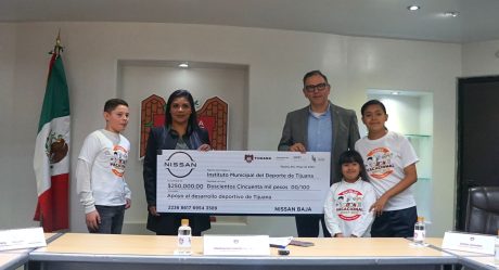 Ayuntamiento recibe donativo de Nissan Baja que se suma al campamento Verano 2023