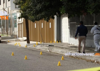 Rafaguean a pareja mientras circulaba en plena vialidad