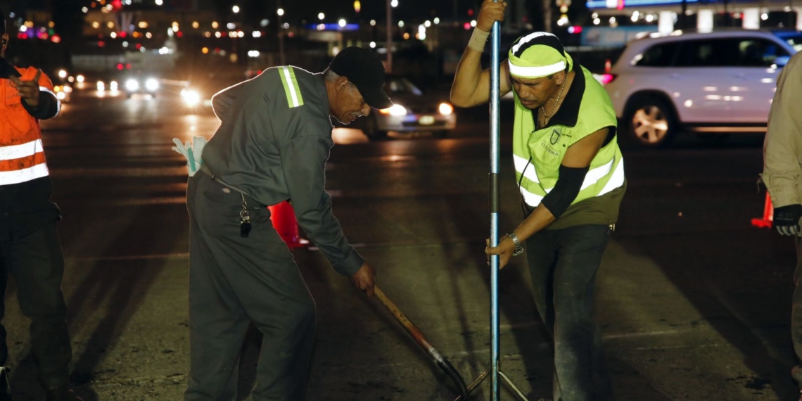 Montserrat Caballero refuerza bacheos nocturnos en Tijuana