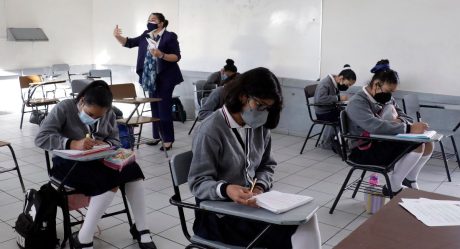 AMLO anuncia aumento salarial a los maestros de México