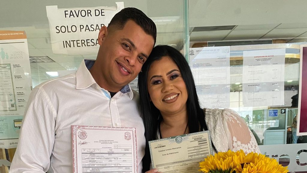 Autoridades-apoyan-pareja-venezolana-formalizar-matrimonio