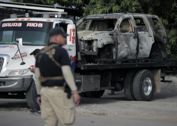 AMLO dice que asesinato de Hipólito Mora es un remanente de gobiernos pasados