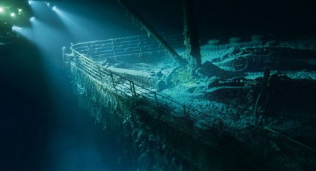 Desapareció submarino con turistas que iban a ver los restos del Titanic