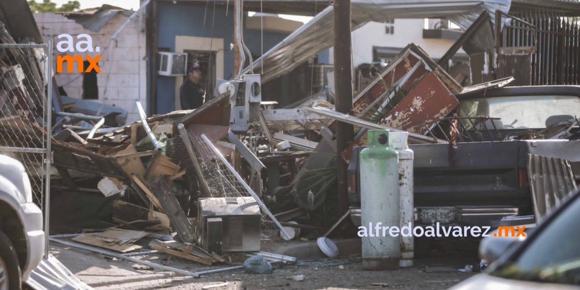 Fuerte explosión acaba con 15 viviendas en Mexicali