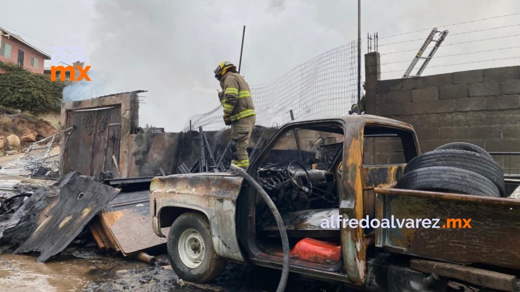 Incendio consume seis viviendas y cuatro autos