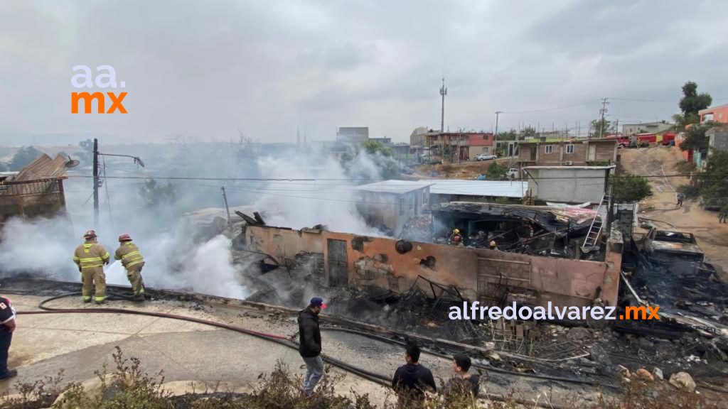 Incendio consume seis viviendas y cuatro autos