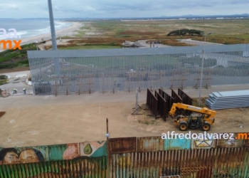 Avanzan los trabajos del muro fronterizo en Playas de Tijuana