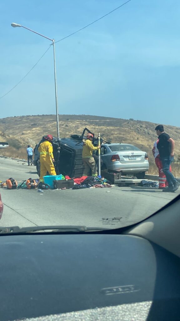 Adulto mayor muere en carambola de seis autos en la Vía Rápida