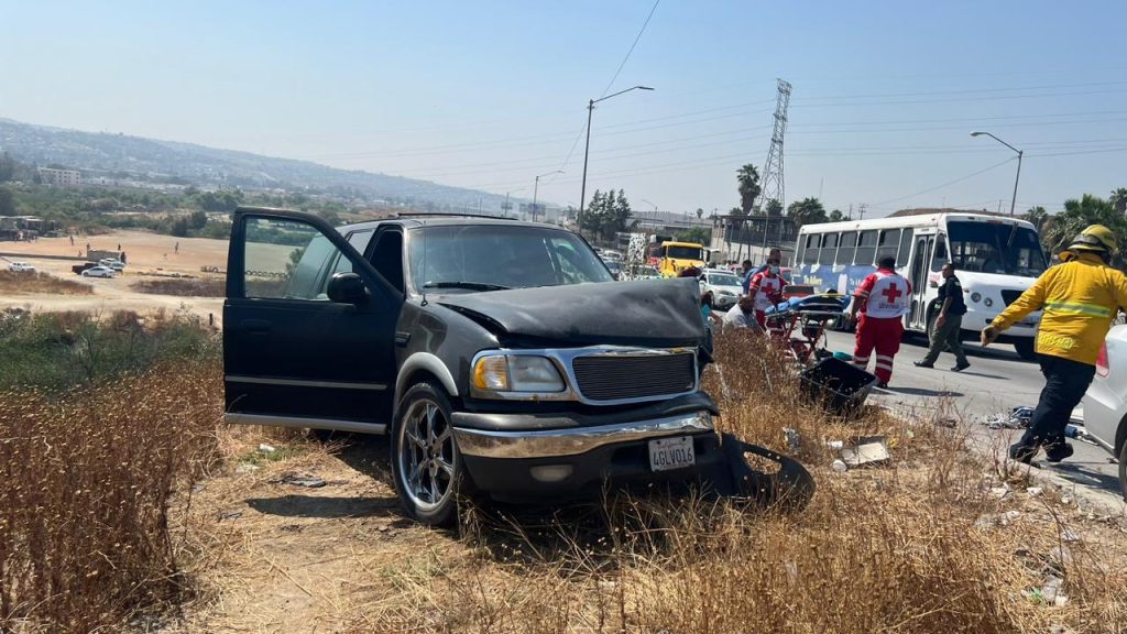 Adulto mayor muere en carambola de seis autos en la Vía Rápida