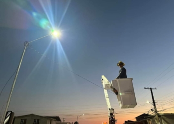 En Rosarito instalan 200 lámparas LED en el Ejido Mazatlán