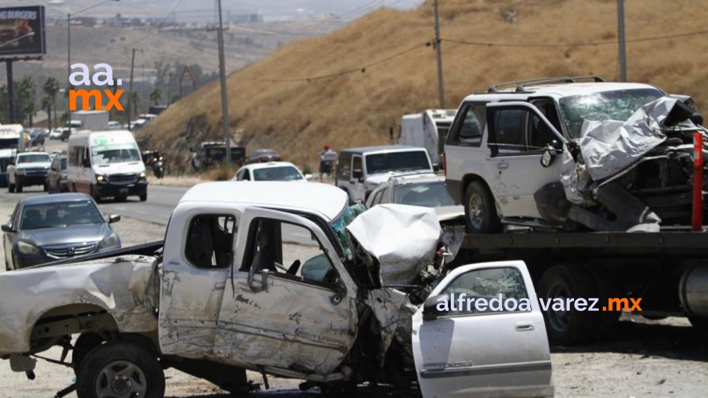 Conductora-pierde-control-embiste-camion-de-transporte-personal