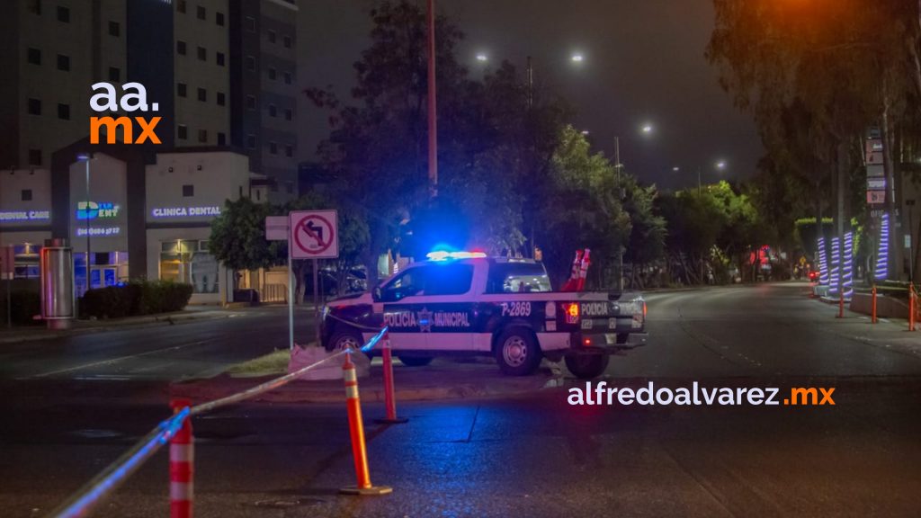 Peatón cruza calle en semáforo verde y es atropellado perdiendo la vida al instante