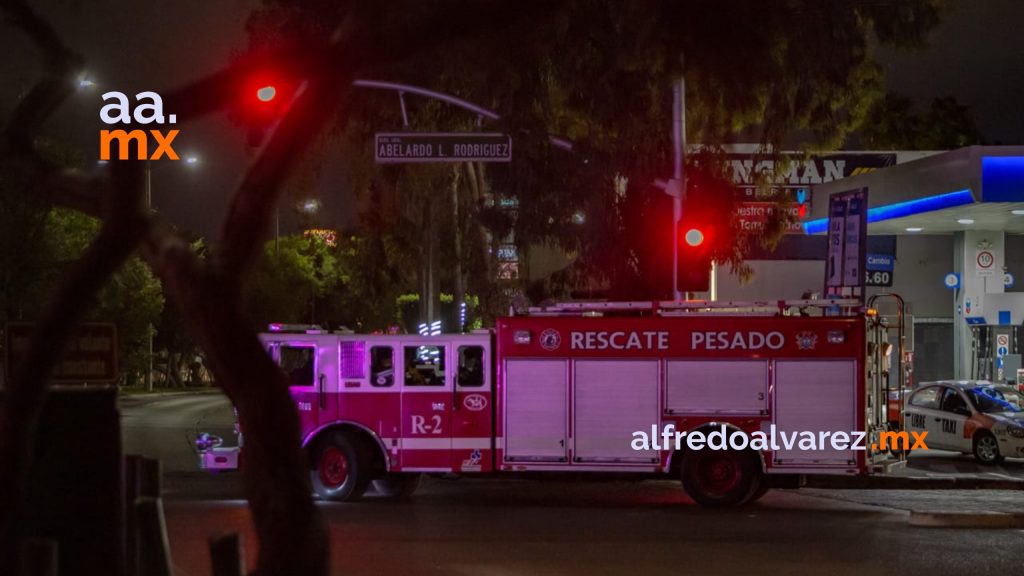 Peatón cruza calle en semáforo verde y es atropellado perdiendo la vida al instante