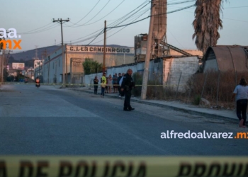 Asesinan a un hombre a bordo de su auto, iba con una menor