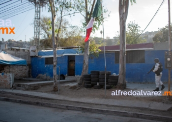 Atacan a balazos a dos hombres a espaldas de campamento militar