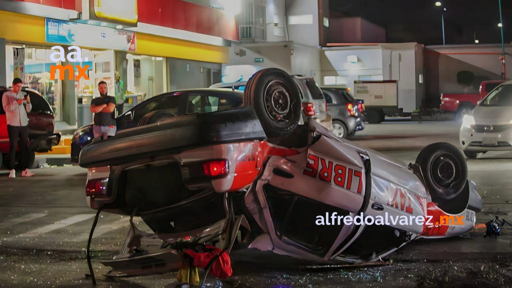 Taxista-vuelca-por-conducir-exceso-de-velocidad