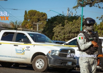 Abandonan auto con dos cadáveres en Tecate