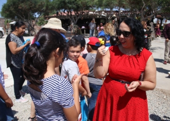 Araceli Brown asiste al cierre de actividades del programa Mis Vacaciones en la Biblioteca