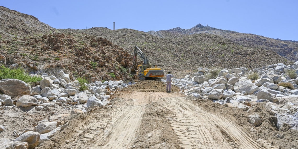 Trabajan en reparación de daños en el acceso al acueducto Río Colorado - Tijuana