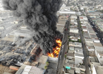 Cuerpos de emergencia contienen incendio en Fábrica Calinor