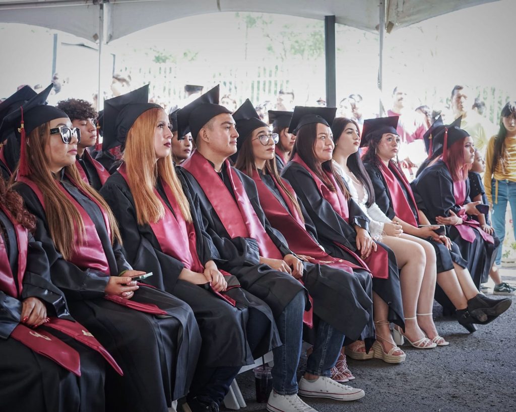 Mas-500-estudiantes-fraudeados-escuelas-patito-terminaron-preparatoria