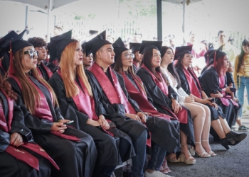 Más de 500 estudiantes fraudeados por escuelas patito terminaron su preparatoria