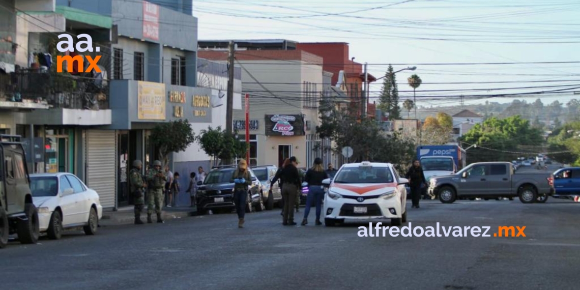 Sujetos acribillan a tres personas y son detenidos al abordar un taxi