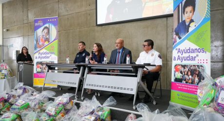 Entregan apoyos a familias de policías y bomberos fallecidos