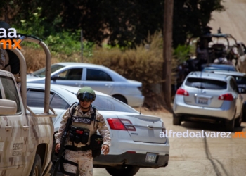 Comando armado intercepta camioneta lesiona a un tripulante y secuestra a otro