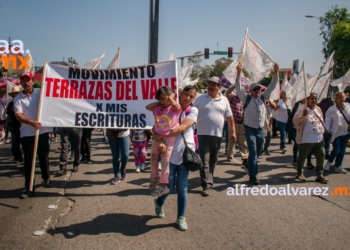 Familias de Terrazas del Valle protestan por un desalojo violento