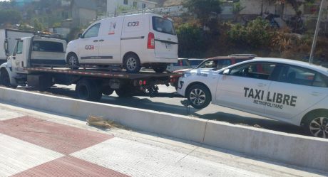 Ayuntamiento de Tijuana remolcó 12 vehículos por invadir rampa de frenado