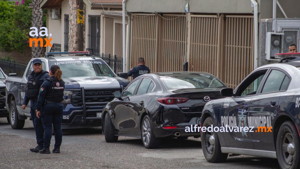 Estadounidense-localiza-metanfetamina-bajo-auto-en-La-Cacho