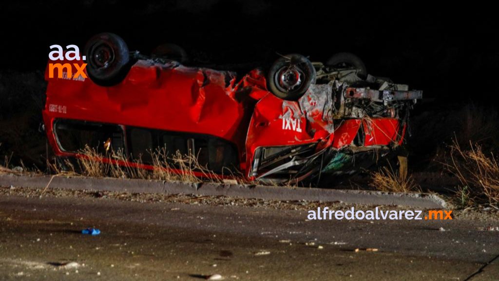 Taxi-rojo-negro-vuelca-deja-hombre-herido-el-chofer-huyo