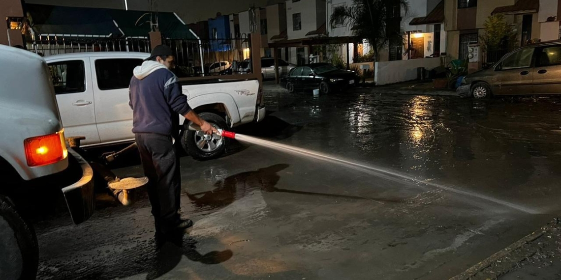 Ayuntamiento de Tijuana continúa operativo de limpieza en Riberas del Bosque