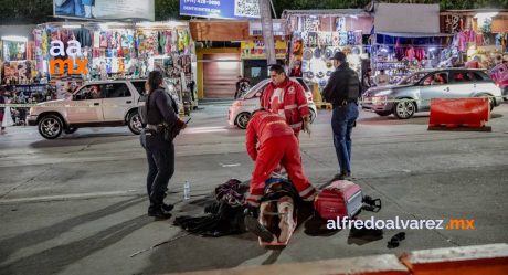 Balean a vendedor de 'curios' en la Línea 