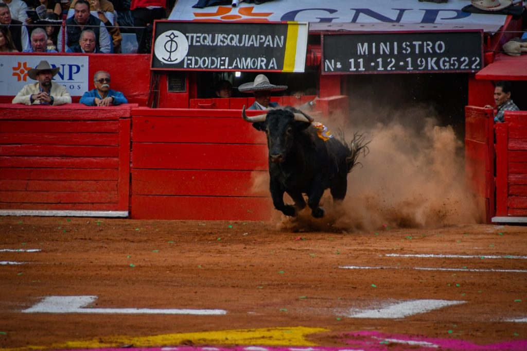 Frenan-corridas-de-toros-Plaza-Mexico