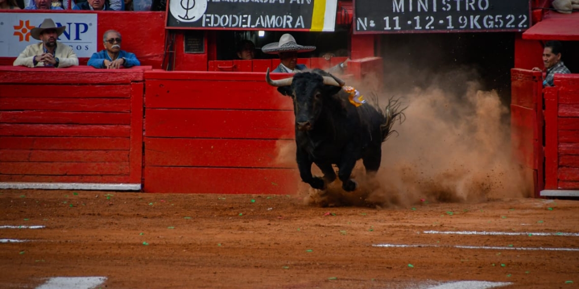 Frenan corridas de toros en la Plaza México