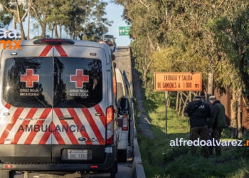 Mujer rusa cae del muro fronterizo en su intento por cruzar