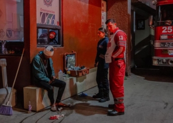 Hombre llega herido a estación de Bomberos