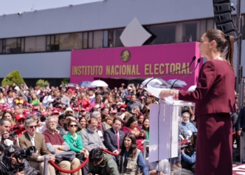 Claudia Sheinbaum se registra ante el INE como candidata a la presidencia