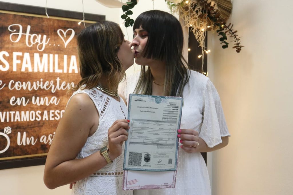 Araceli-Brown-formaliza-Primer-Matrimonio-Mujeres-Trans-Baja-California