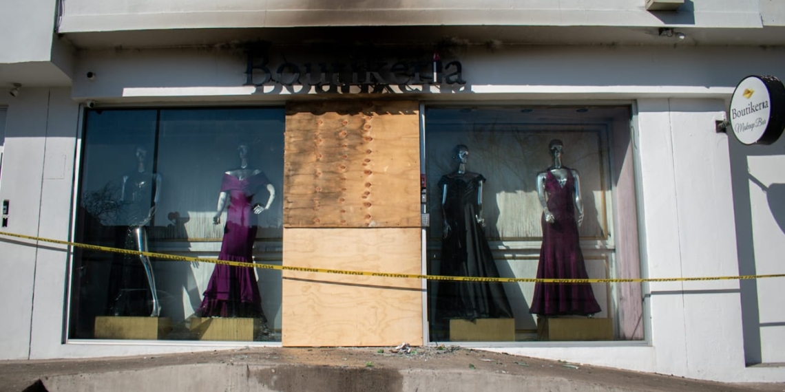 Se incendia famosa boutique