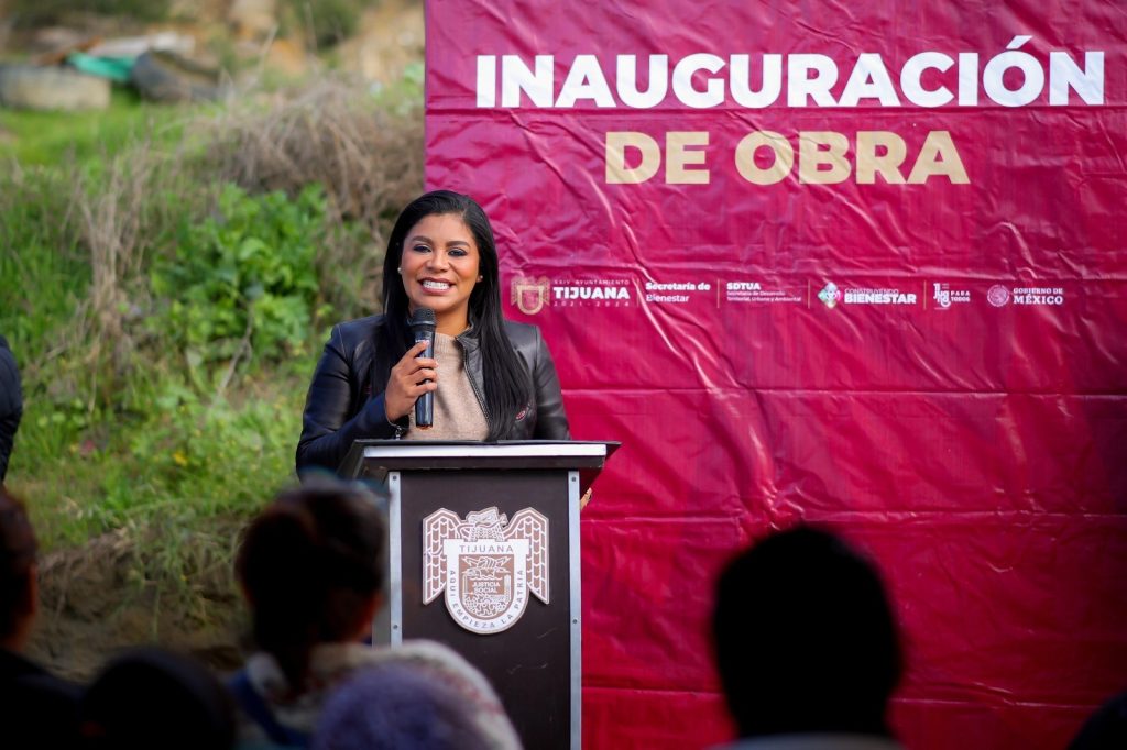 Alcaldesa-Montserrat-Caballero-inauguro-calle-Tijuana