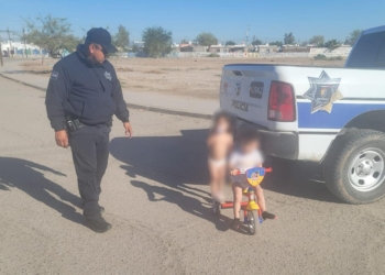 Policía localiza a niños en plena calle