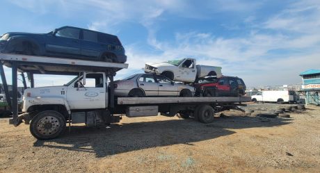 Encuentran nueve automóviles robados en Yonke de Tijuana