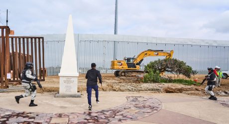 Continúan trabajos de reemplazo del muro fronterizo en Playas de Tijuana