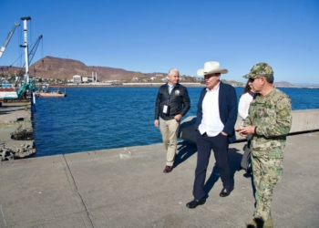 Gobernador Durazo supervisa inicio de renovación del muelle de Guaymas